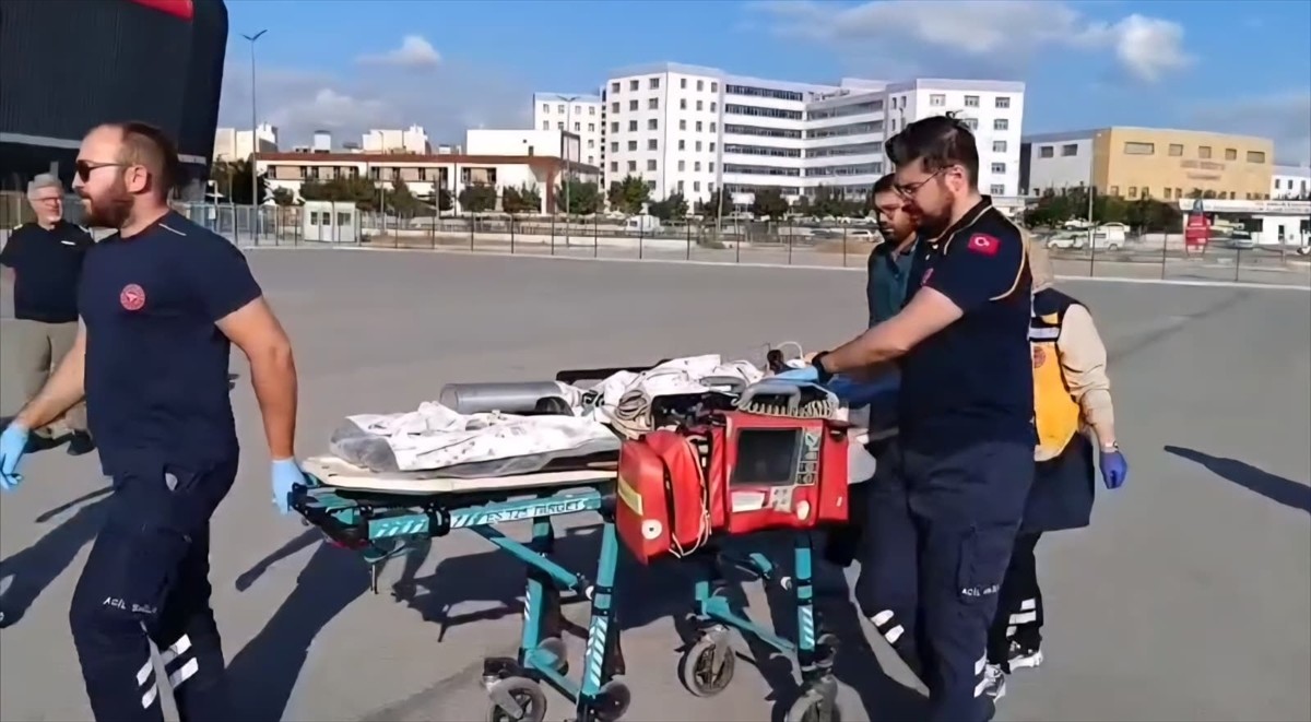 Çorum'da yoğun bakım tedavisi gören 8 aylık bebek ambulans helikopterle Ankara'ya sevk edildi.