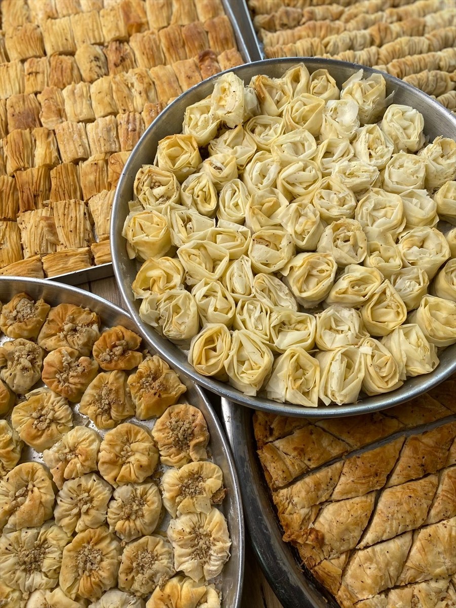 Çorum'un İskilip ilçesinde, dini bayramlarda ve özel günlerde evlerde kadınlar tarafından yufka...