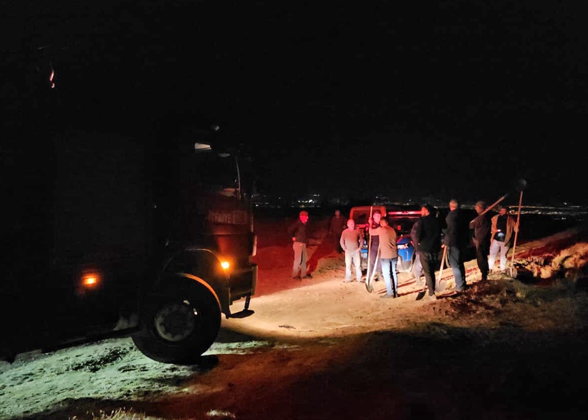 Çorum il merkezine bağlı Çukurören köyü kırsalında çıkan arazi yangını, ormanlık alana...