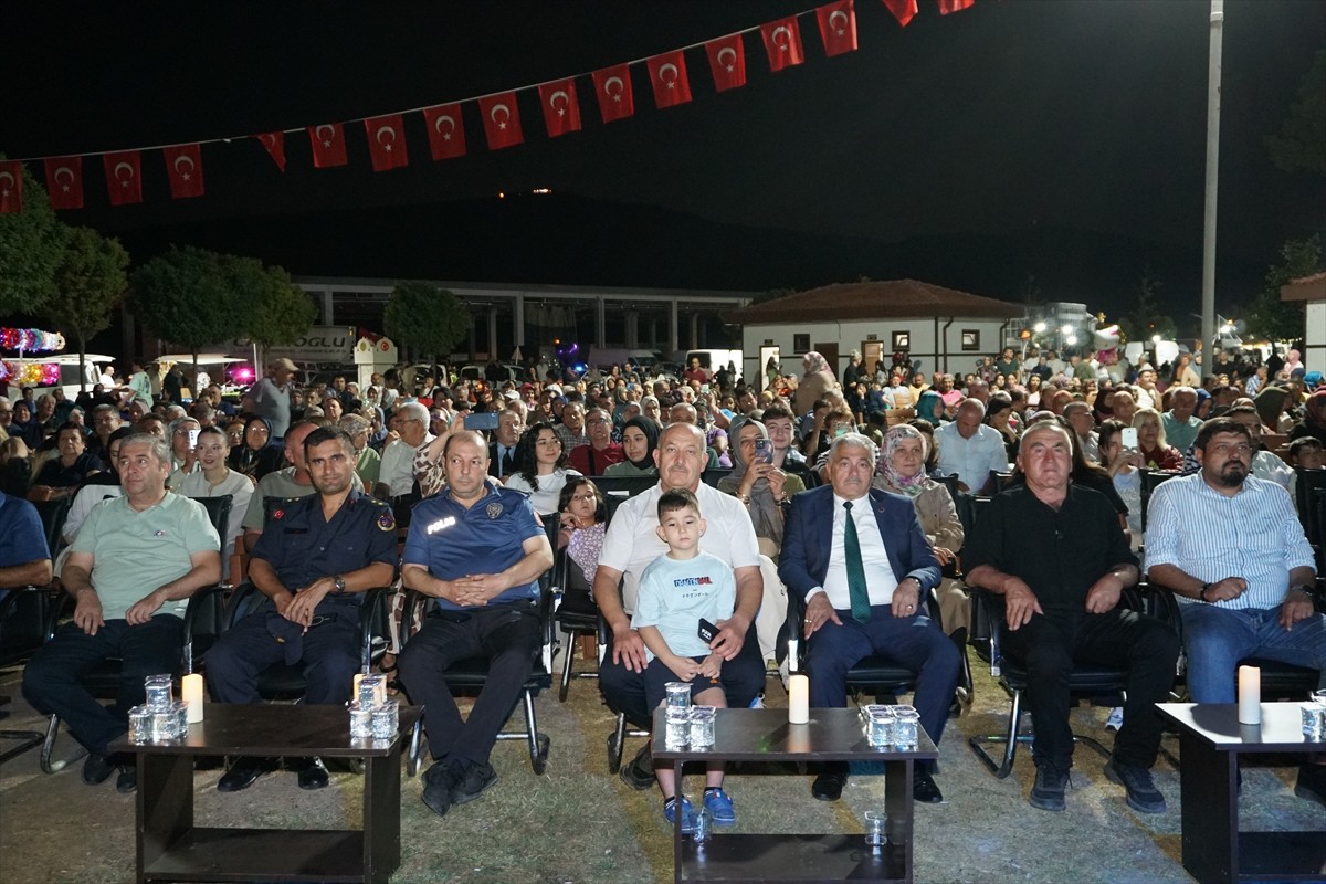 Çorum’un Osmancık ilçesinde, Osmancık pirincinin tanıtılması amacıyla düzenlenen Pırlanta Pirinç...
