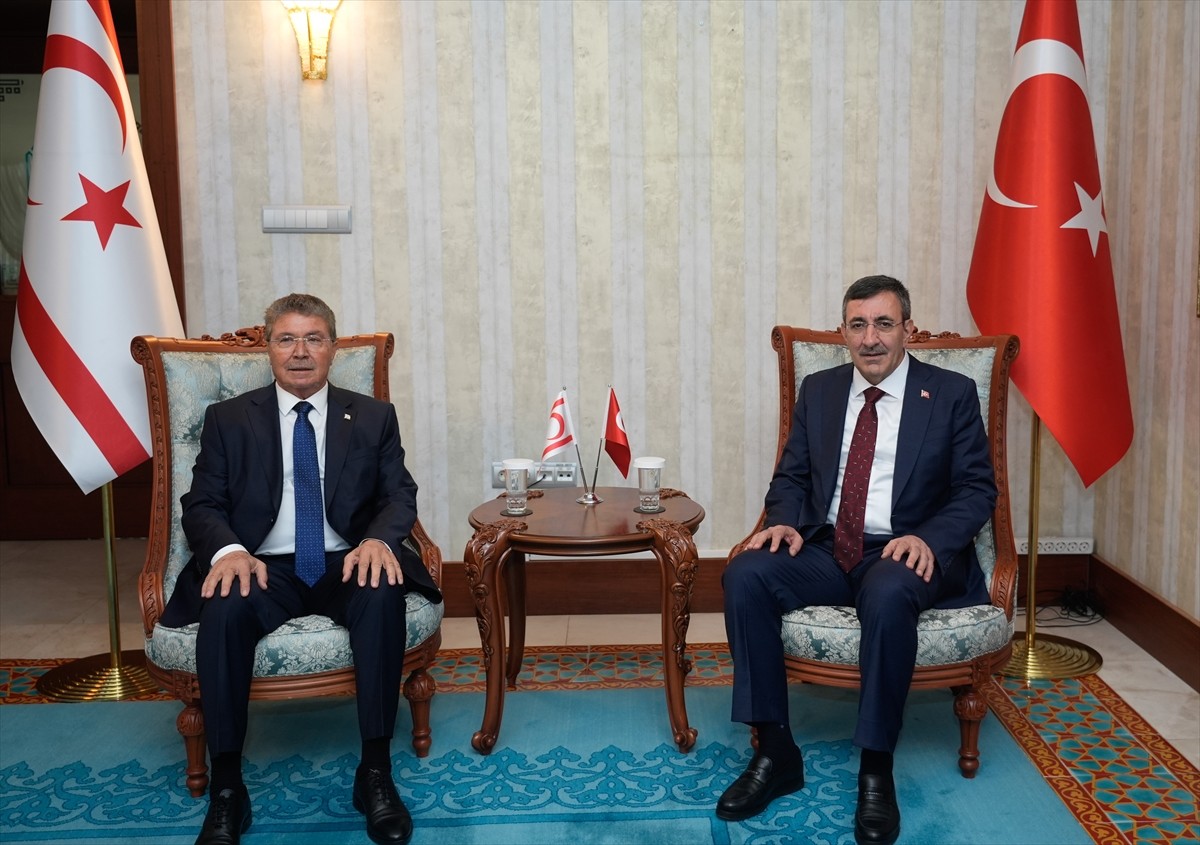 Cumhurbaşkanı Yardımcısı Cevdet Yılmaz (sağda), Kuzey Kıbrıs Türk Cumhuriyeti (KKTC) Başbakanı...