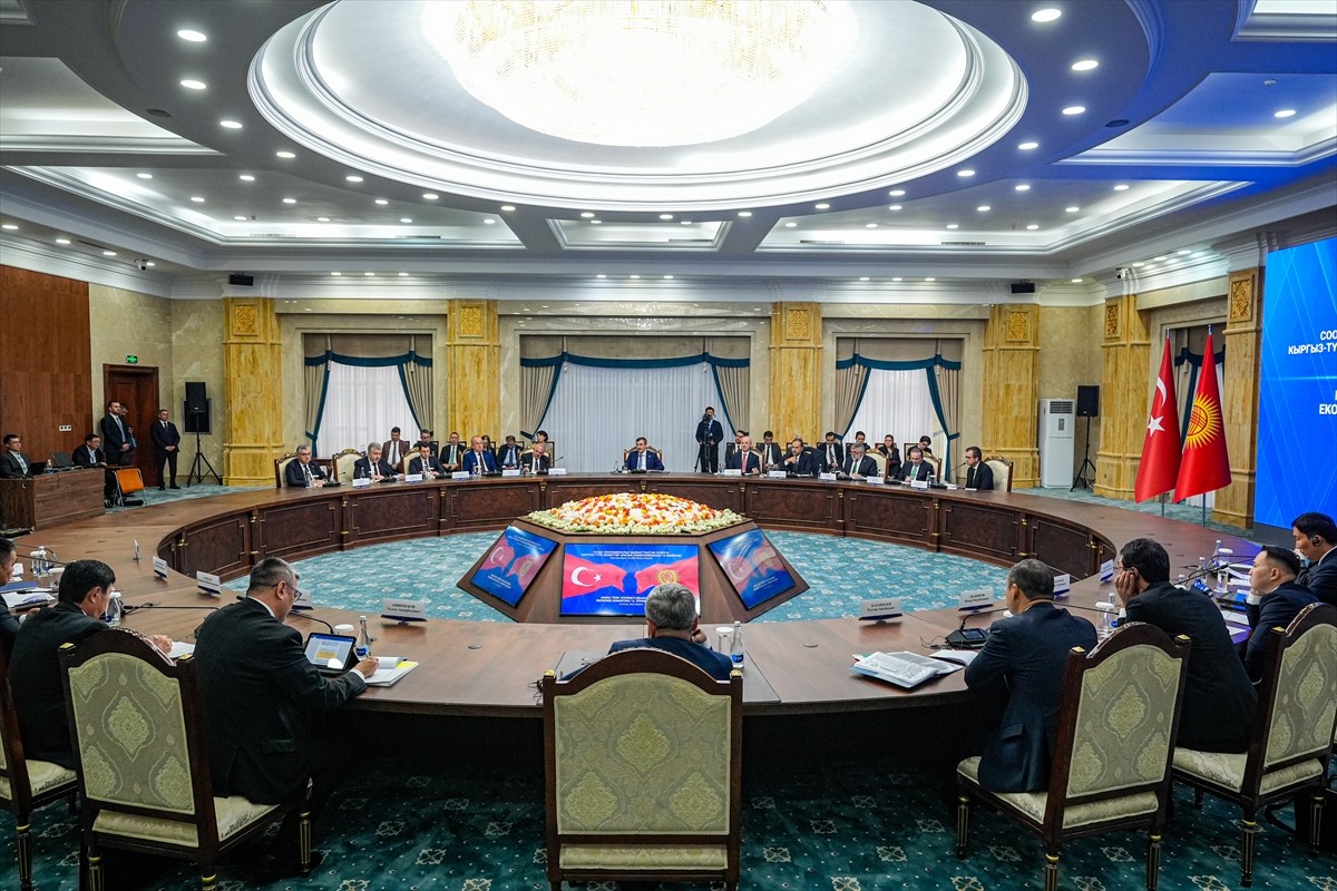 Cumhurbaşkanı Yardımcısı Cevdet Yılmaz ve Kırgızistan Bakanlar Kurulu Başkanı Adılbek Kasımaliyev...