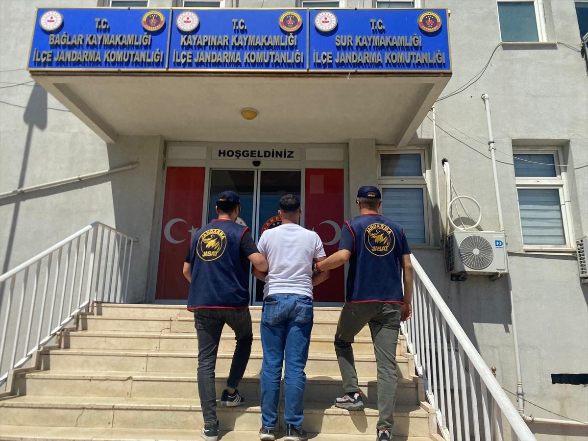  Diyarbakır'da haklarında çeşitli suçlardan kesinleşmiş hapis cezası bulunan firari 63 hükümlü...