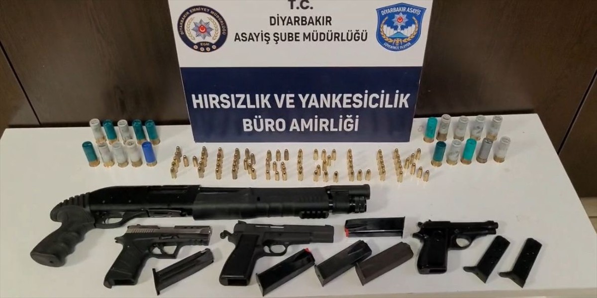 Diyarbakır'da motosiklet ve bisiklet hırsızlığı yaptıkları iddiasıyla 5 şüpheli tutuklandı....