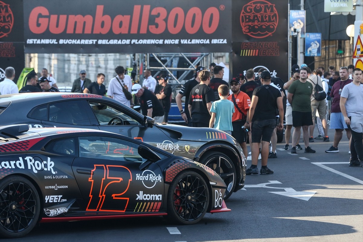 Dünyanın en prestijli otomobil rallilerinden Gumball 3000 Rallisi, Sırbistan'ın başkenti Belgrad'a...