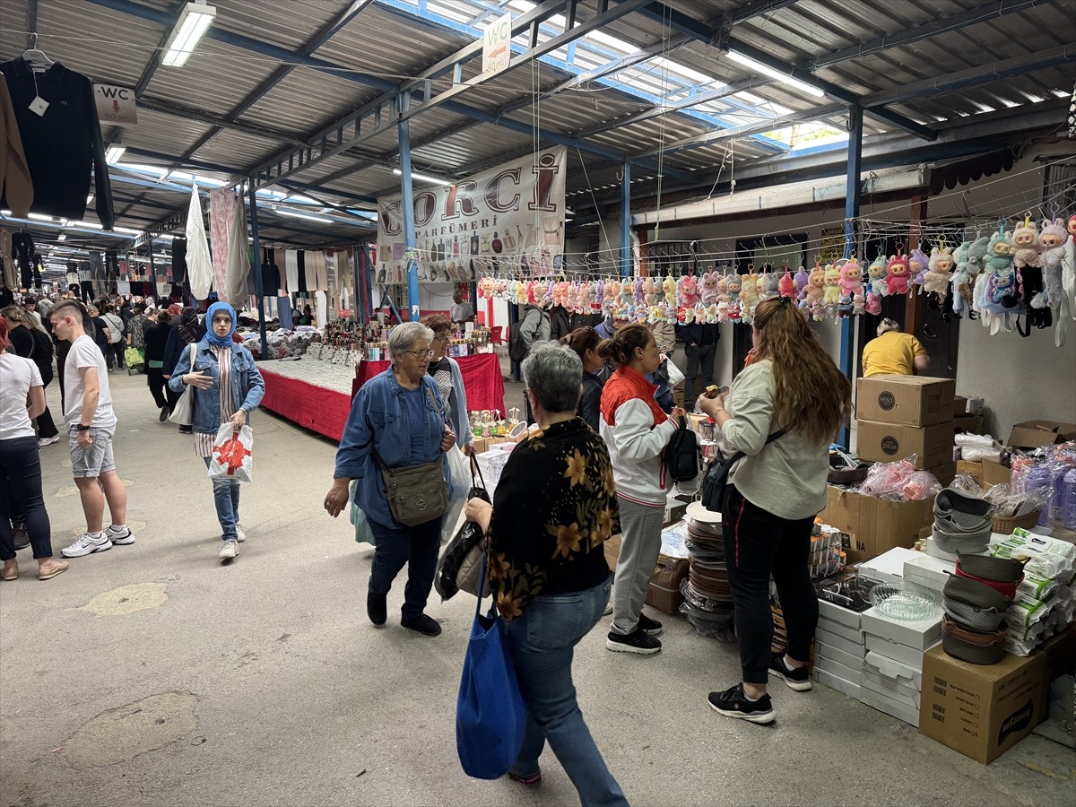 Edirne'de "Sosyete Pazarı" olarak bilinen, Bulgar ve Yunan turistlerin de ilgi gösterdiği Ulus...