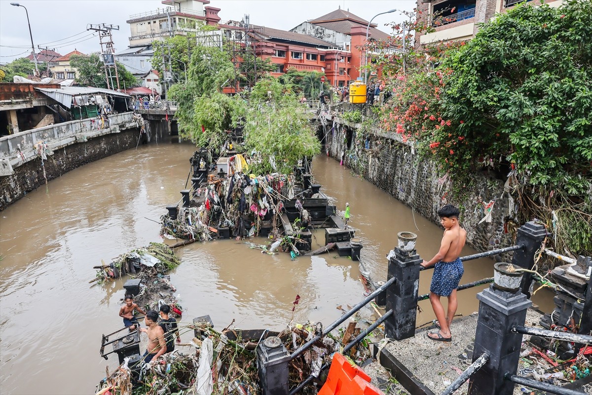 Endonezya'nın Bali Adası'nda etkili olan şiddetli yağışların yol açtığı sellerde ilk belirlemelere...