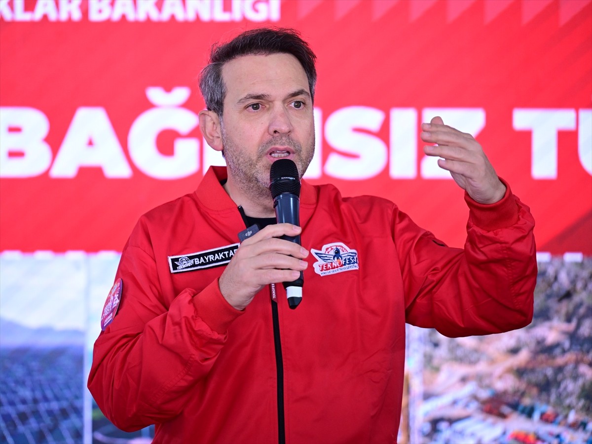 Enerji ve Tabii Kaynaklar Bakanı Alparslan Bayraktar, İstanbul Atatürk Havalimanı'nda Sanayi ve...