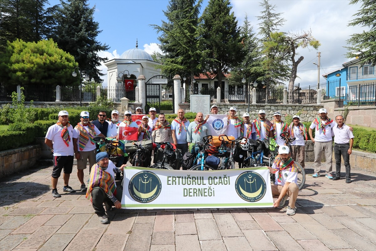 Ertuğrul Ocağı Derneği üyeleri, Kayı Boyu'nun tarihi göç yolculuğunu yeniden canlandırmak amacıyla...