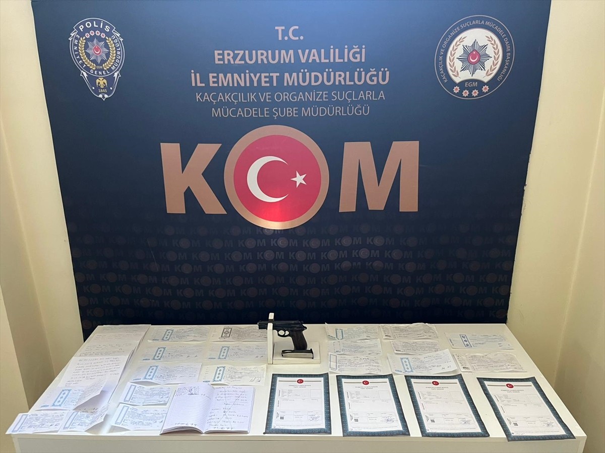 Erzurum'da düzenlenen tefecilik operasyonunda gözaltına alınan 5 şüpheliden 3'ü tutuklandı....