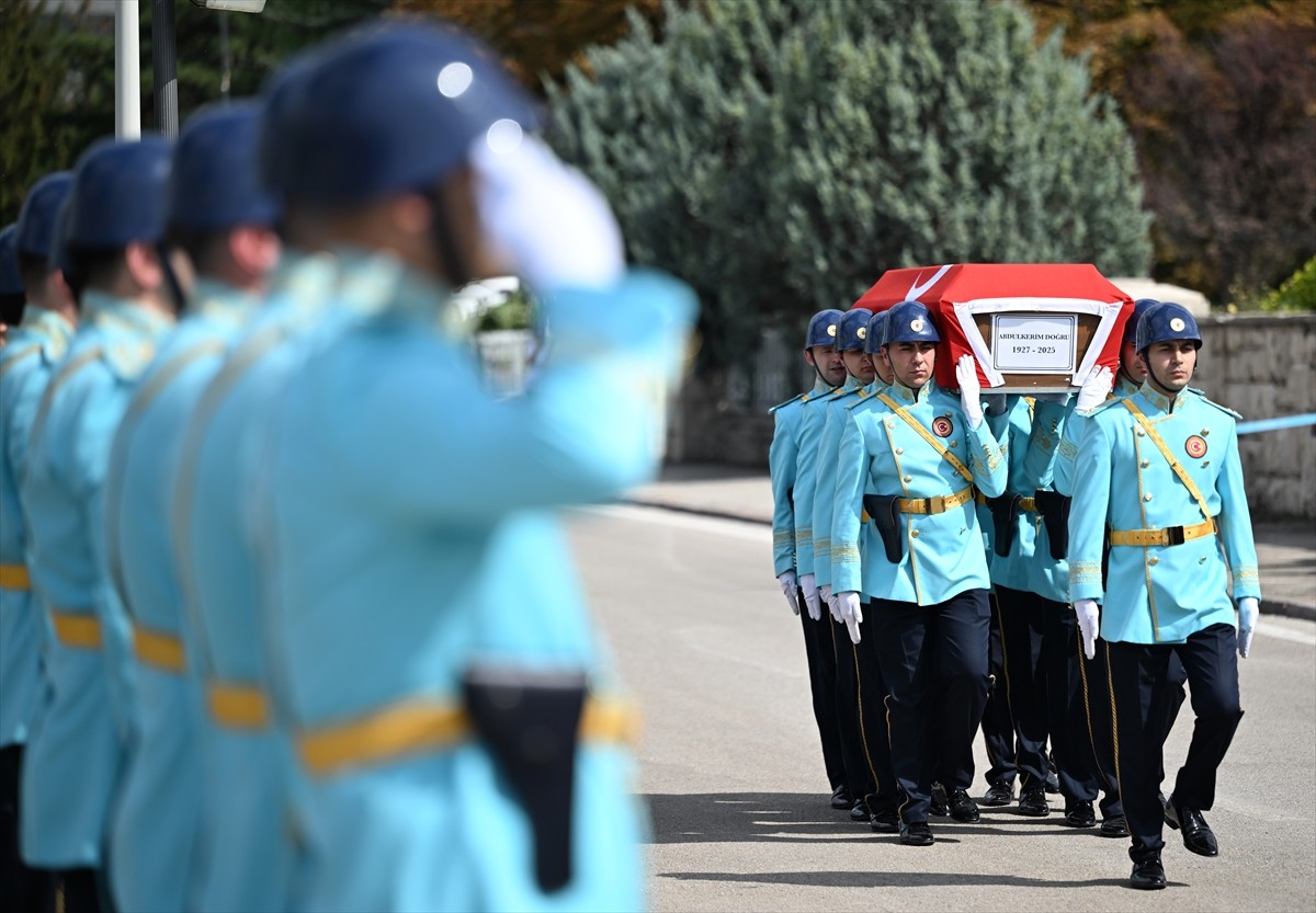 Eski Sanayi ve Teknoloji Bakanı Abdulkerim Doğru için TBMM'de cenaze töreni düzenlendi. Törene...