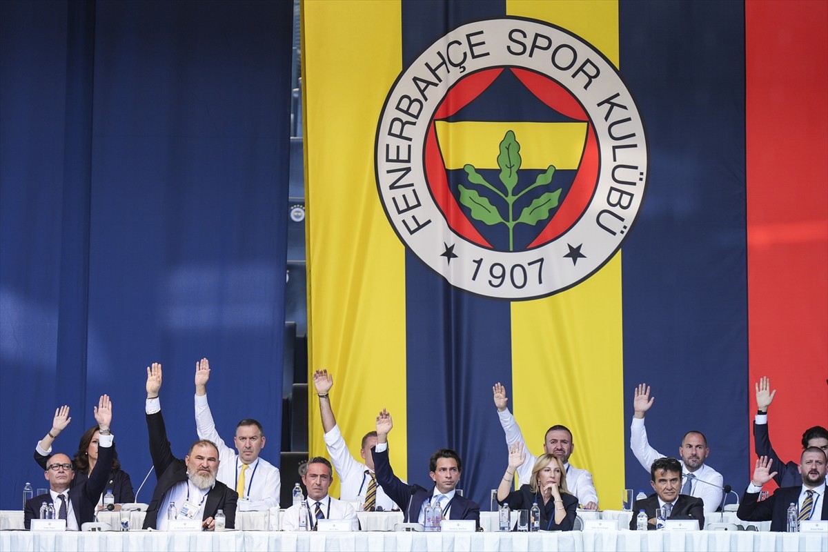 Fenerbahçe Kulübü'nün Seçimli Olağanüstü Genel Kurulu Toplantısı, Chobani Stadı ile bitişik...