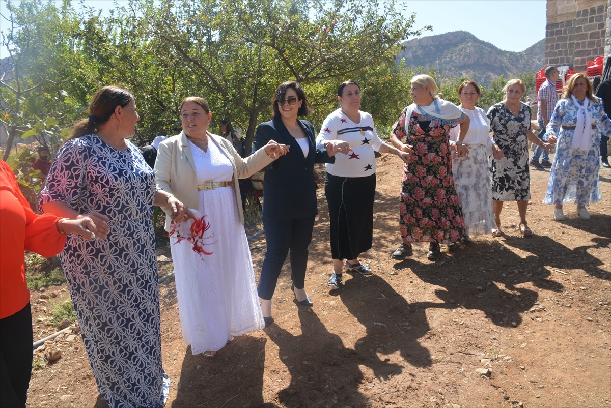 Fransa'dan Şırnak'a gelen bazı Asuriler, Silopi ilçesinin Aksu köyüne ziyarette bulundu. Fransa'da...