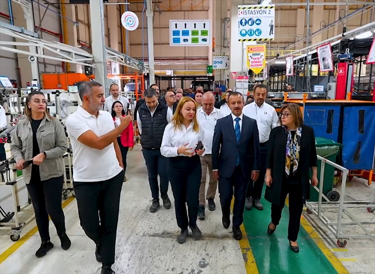 Gaziantep Büyükşehir Belediyesi, toplu ulaşımda kullanılmak üzere 18 metre uzunluğunda, 100 kişi...