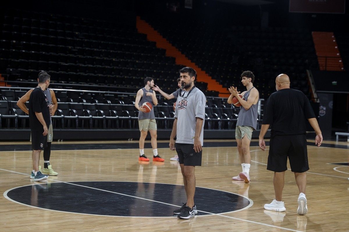Geçen sezon 10 yıl aradan sonra yükseldiği Türkiye Sigorta Basketbol Süper Ligi'nde adından sıkça...