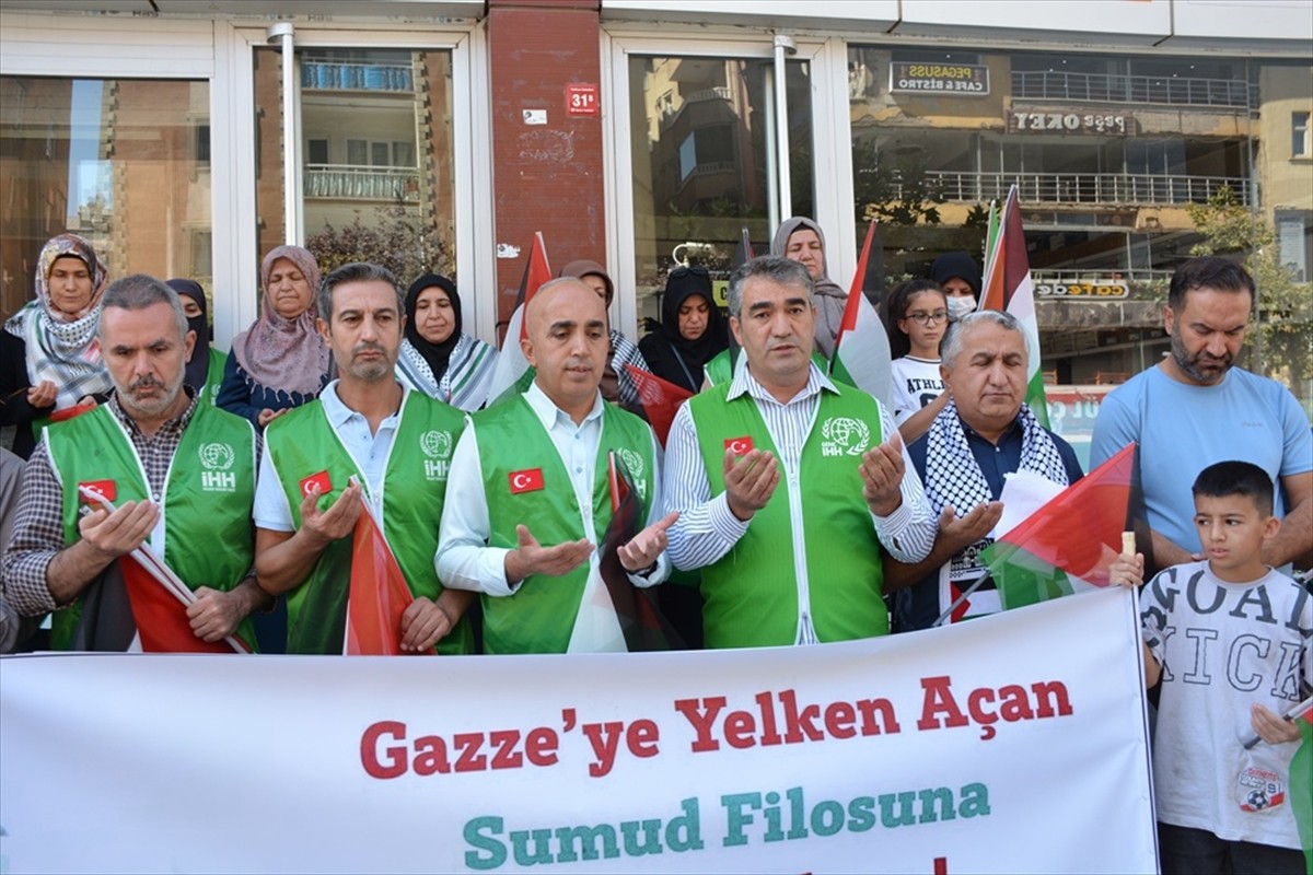 Hakkari'de İHH İnsani Yardım Vakfı Hakkari Derneğince Filistin'e ve Küresel Sumud Filosu'na destek...