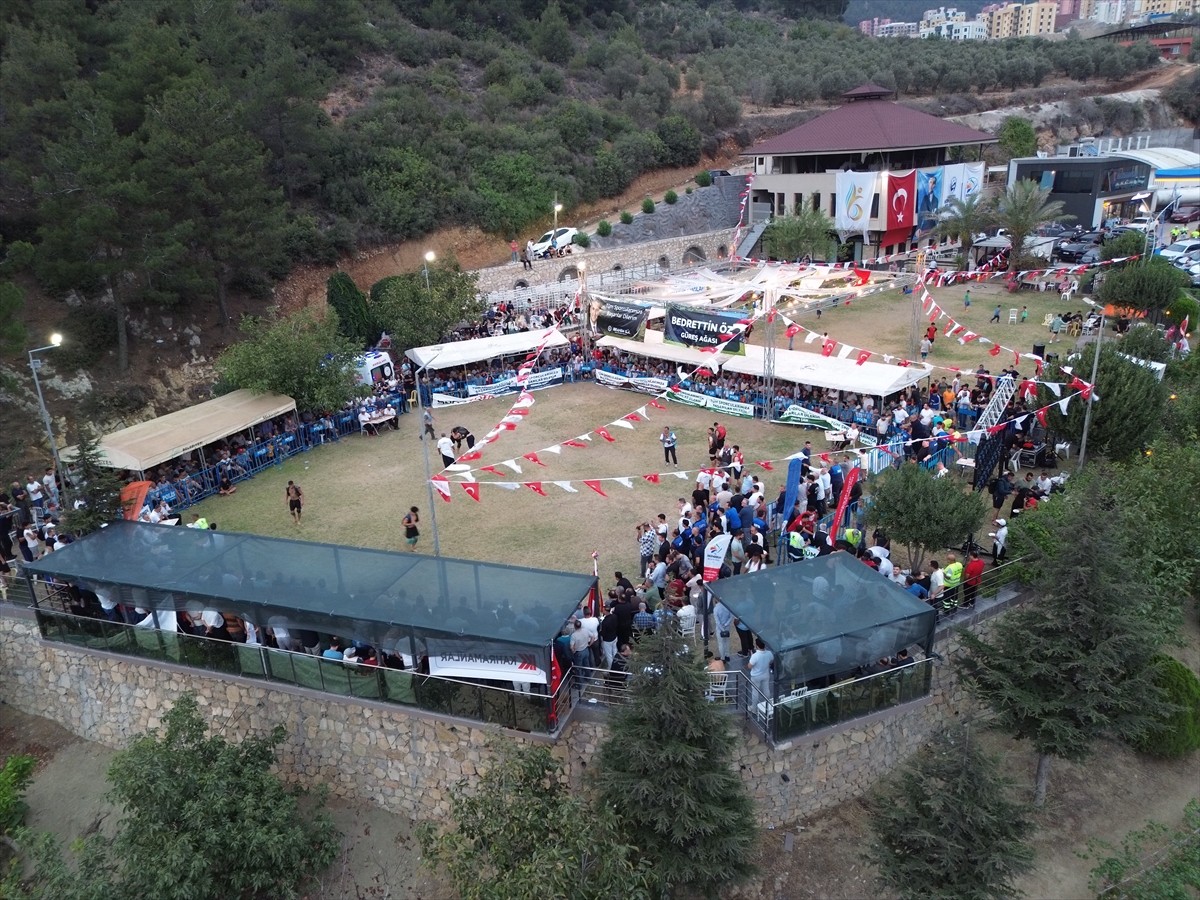 Hatay'ın Belen ilçesinde düzenlenen 14. Belen Yayla Şenlikleri ve Aba Güreşleri'nde başpehlivan...