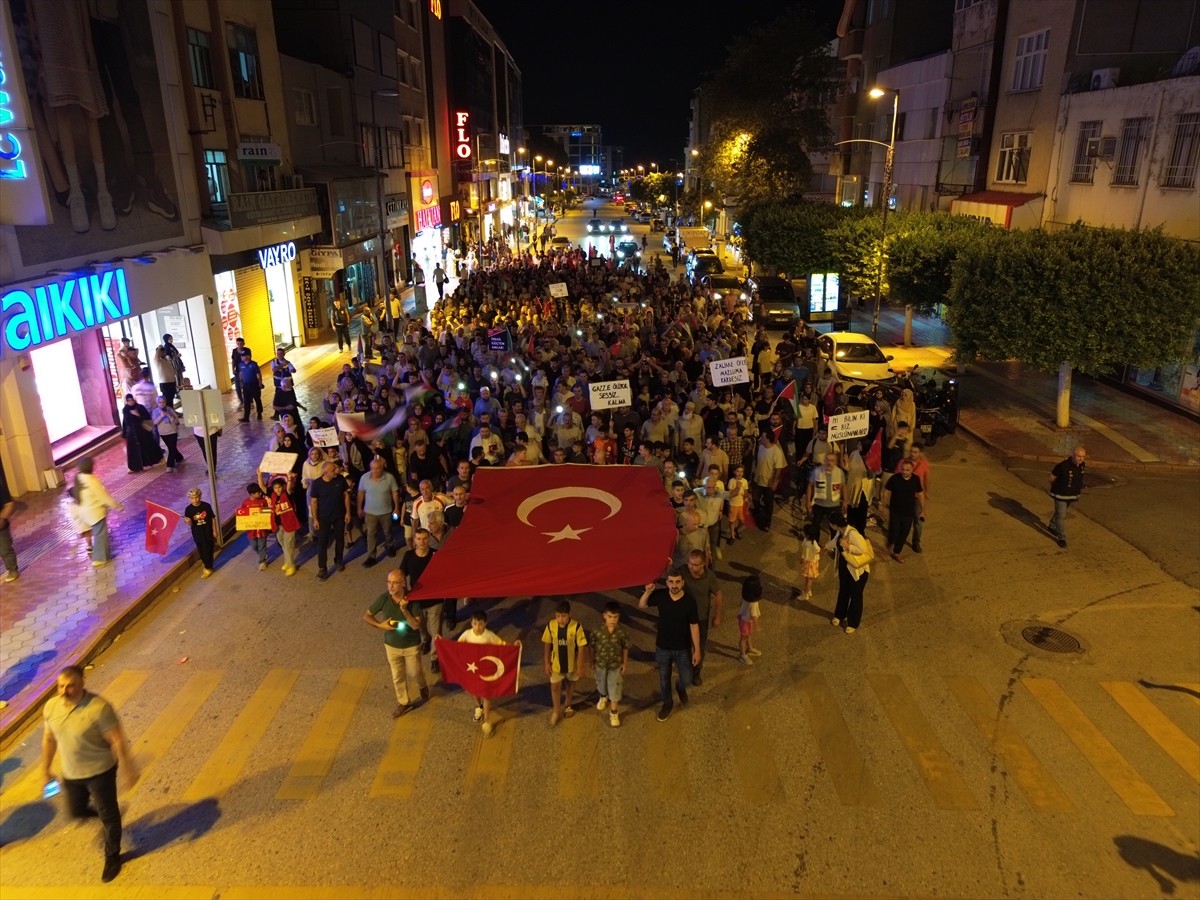 Hatay'ın Dörtyol ilçesinde Filistin'e destek yürüyüşü düzenlendi. Sanayi Mahallesi'ndeki Atatürk...