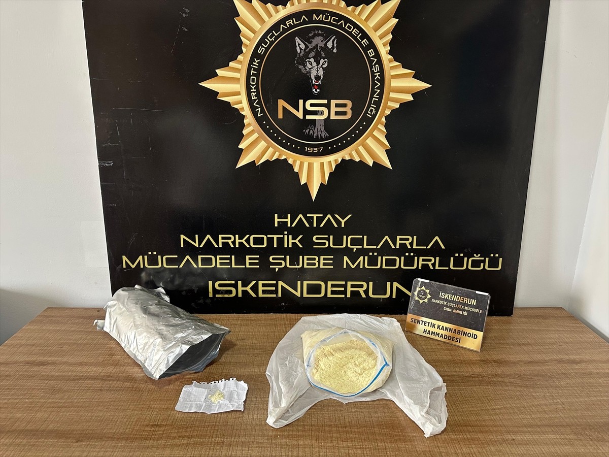Hatay'ın İskenderun ilçesinde düzenlenen uyuşturucu operasyonunda gözaltına alınan 5 şüpheli...