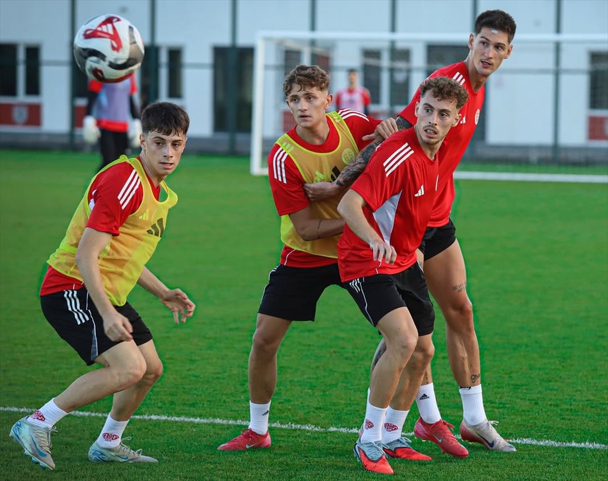 Hesap.com Antalyaspor, Trendyol Süper Lig'in 5. haftasında yarın Samsunspor ile deplasmanda...