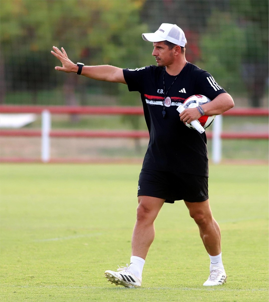 Hesap.com Antalyaspor, Trendyol Süper Lig'in 7. haftasında Fenerbahçe ile 28 Eylül Pazar günü...