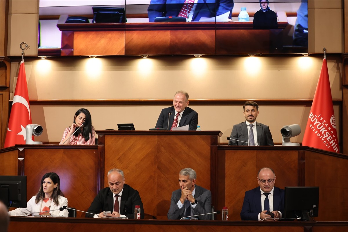 İBB Meclisi eylül ayı toplantılarının üçüncü oturumu, Meclis 2. Başkanvekili Gökhan Gümüşdağ...