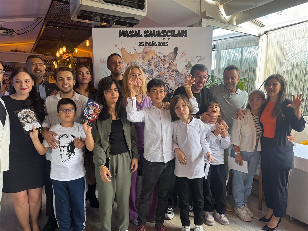  İlelebet Beşiktaşlılar Derneği öncülüğünde gerçekleştirilen proje kapsamında ünlü oyuncular, özel...