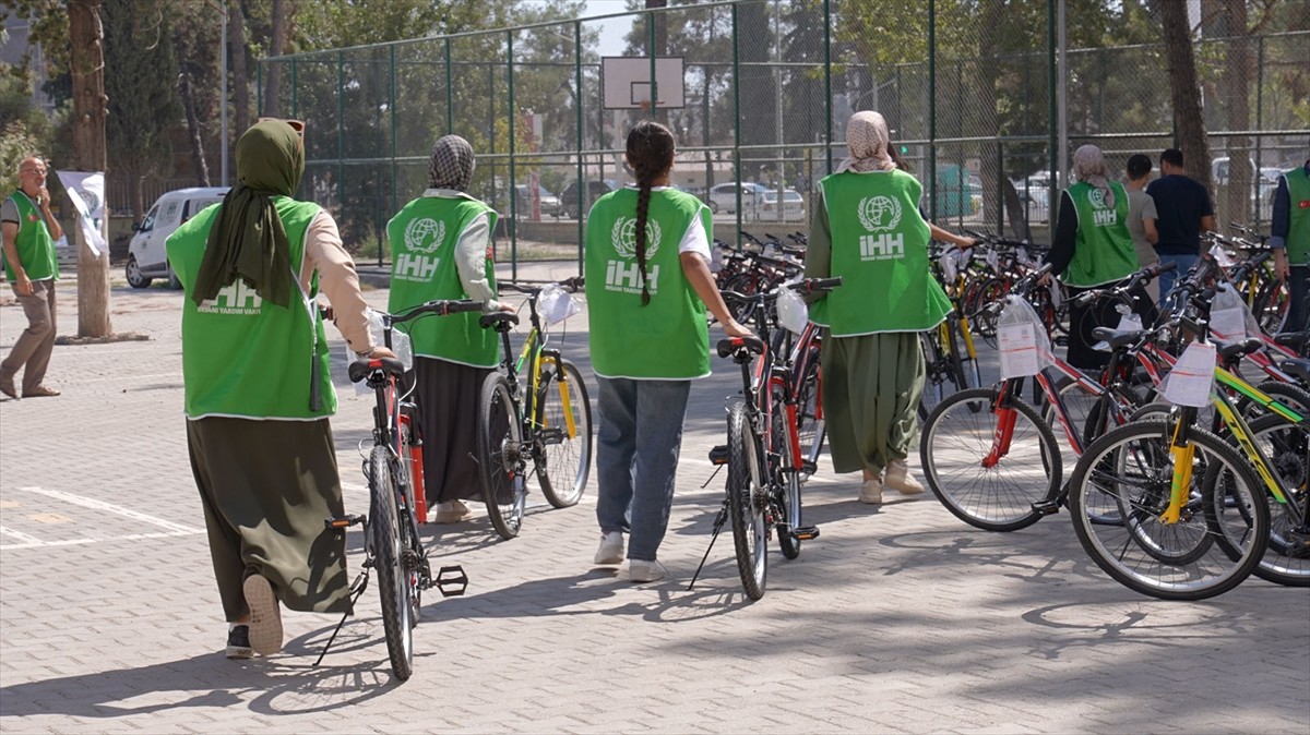 İnsan Hak ve Hürriyetleri (İHH) İnsani Yardım Vakfı, "Bir Bisiklet Bir Tebessüm Projesi"...