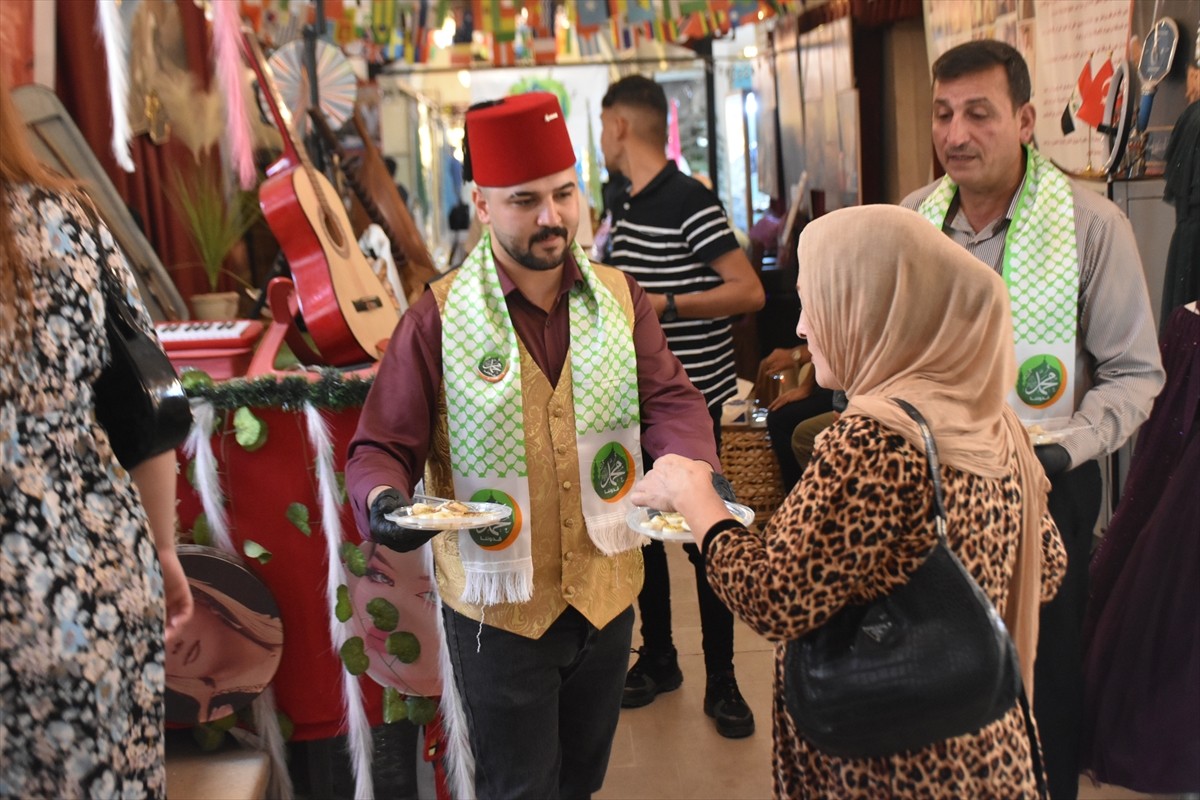 Irak'ın Kerkük kentindeki tarihi Kayseri Çarşısı'nda Mevlid Kandili vesilesiyle program...
