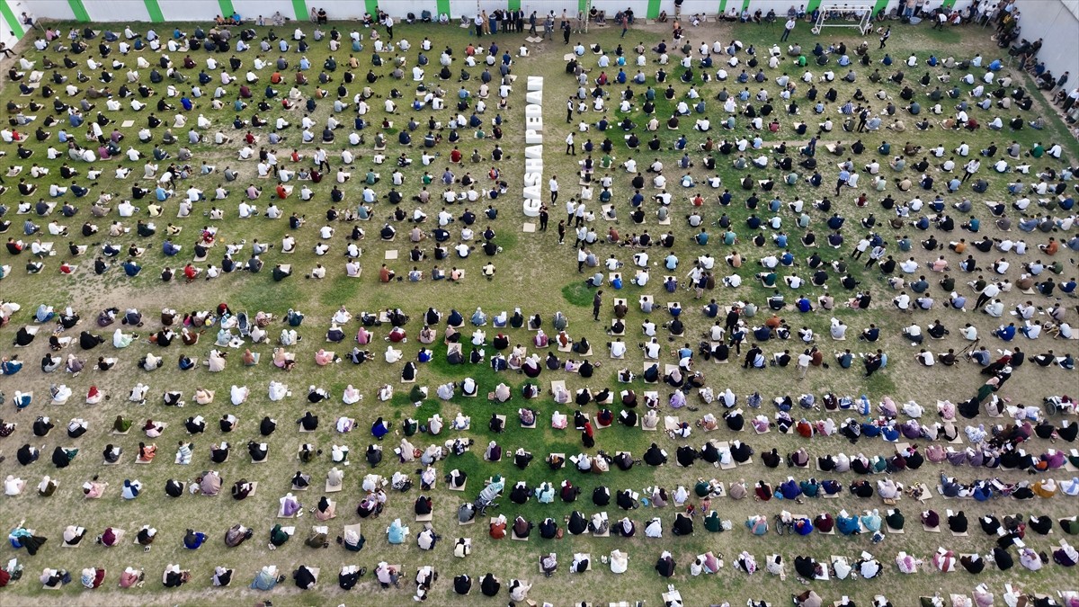 Irak’ın Kürt Bölgesel Yönetimi (IKBY) kentlerinde İslam Peygamberi Hz. Muhammed'i anmak için...