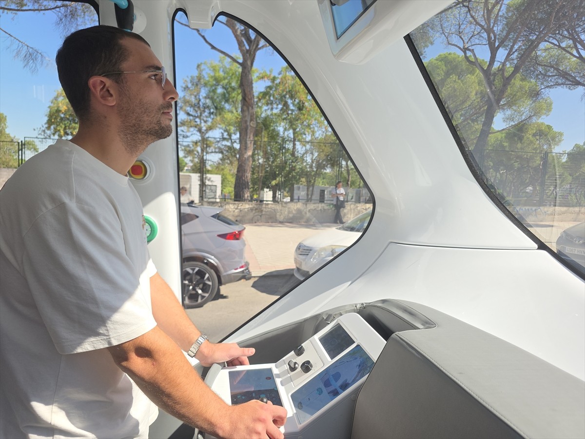 İspanya'da toplu ulaşımda ilk kez sürücüsüz elektrikli otobüs projesi başkent Madrid'de başladı....