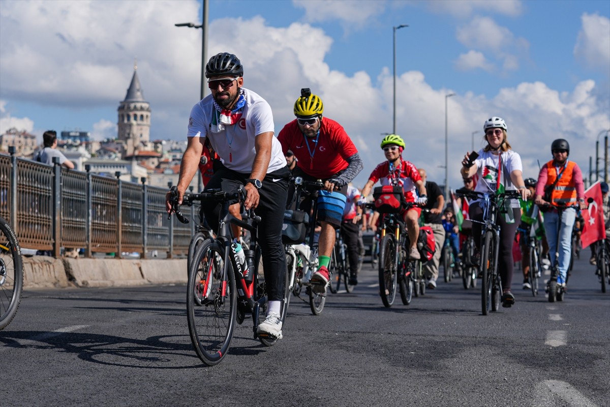 İsrail'in Gazze ablukasını kırmak amacıyla yola çıkan Küresel Sumud Filosu'na destek amacıyla...