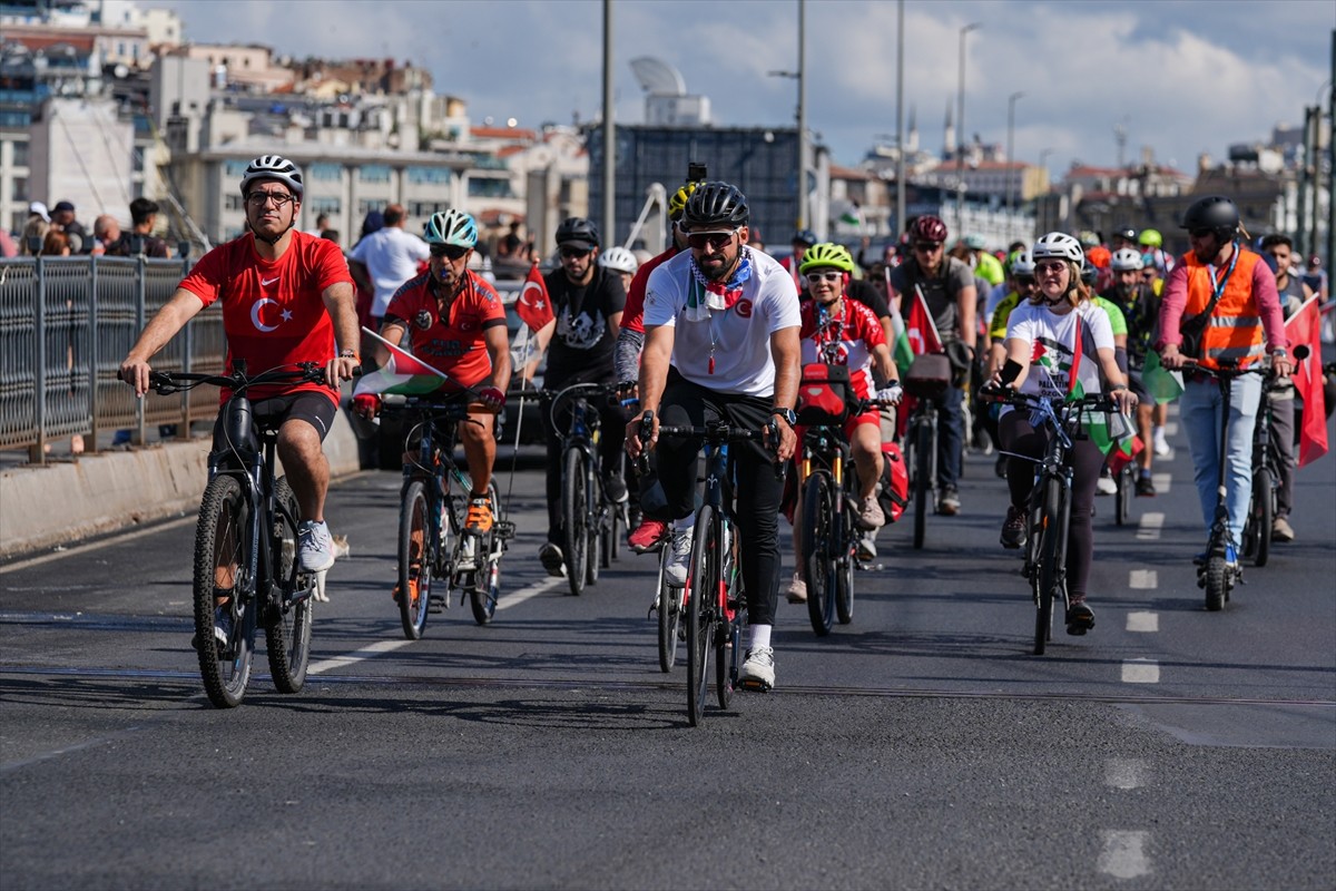 İsrail'in Gazze ablukasını kırmak amacıyla yola çıkan Küresel Sumud Filosu'na destek amacıyla...