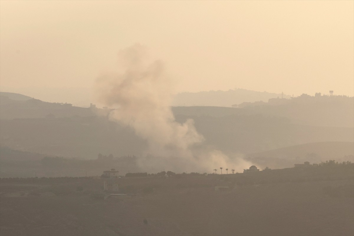 İsrail ordusuna ait savaş uçaklarının Lübnan'ın güneyindeki bazı beldelere hava saldırısı...