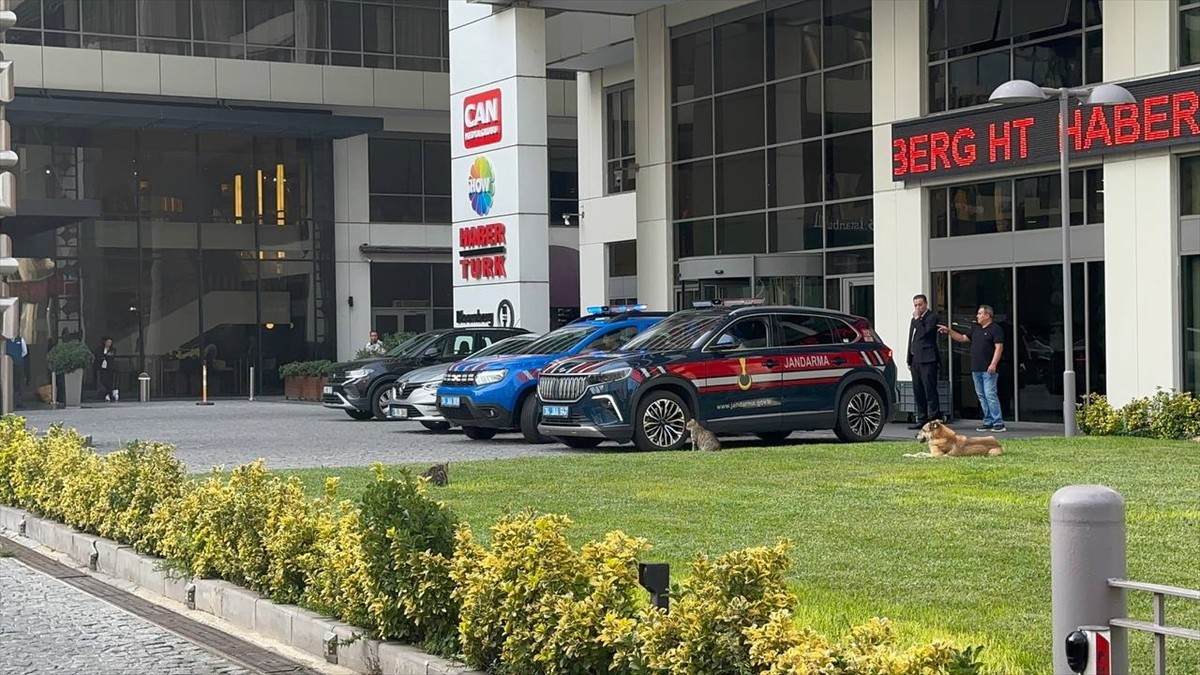 İstanbul'da Can Holding'e yönelik soruşturma kapsamında "suç örgütü kurmak", "vergi kaçakçılığı"...