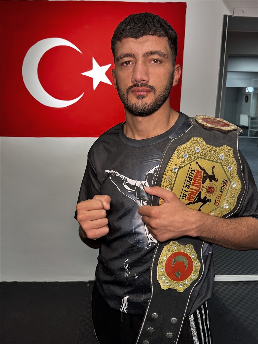 İstanbul'da geçen ay düzenlenen Muaythai Süper Lig'de üst üste 5'inci kez altın kemer kazanan...