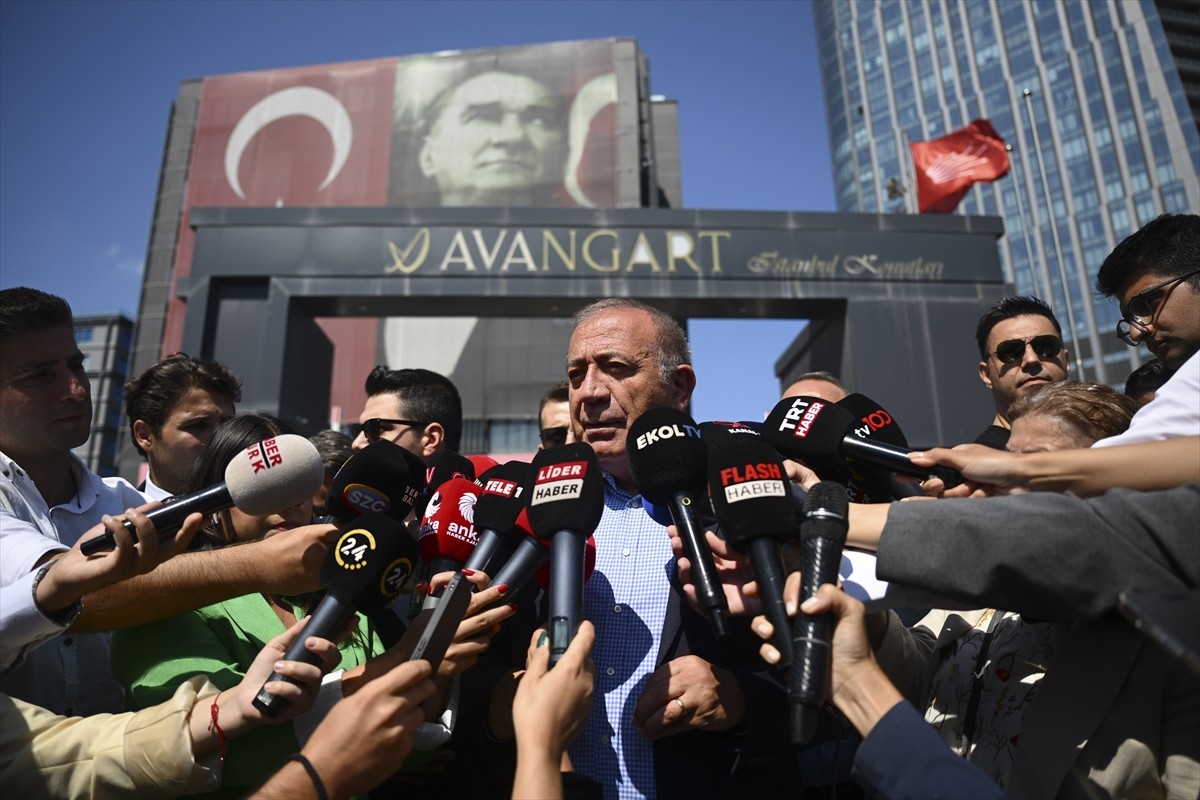 İstanbul 45. Asliye Hukuk Mahkemesince CHP İstanbul İl Yönetimine görevlendirilen Gürsel Tekin...