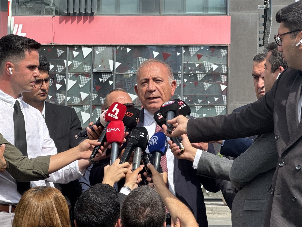 İstanbul 45. Asliye Hukuk Mahkemesinin, CHP 38. Olağan İstanbul İl Kongresi'nde seçilen başkan ve...