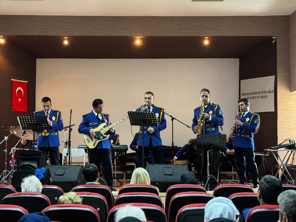 İstanbul Emniyet Müdürlüğü bünyesindeki Polis Bandosu, "1 Ekim Dünya Yaşlılar Günü" etkinlikleri...