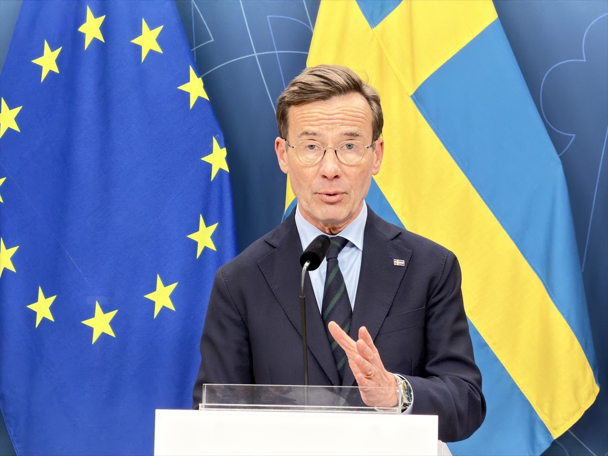 İsveç Başbakanı Ulf Kristersson (fotoğrafta), İsveç Dışişleri Bakanı Maria Malmer Stenergard ve...