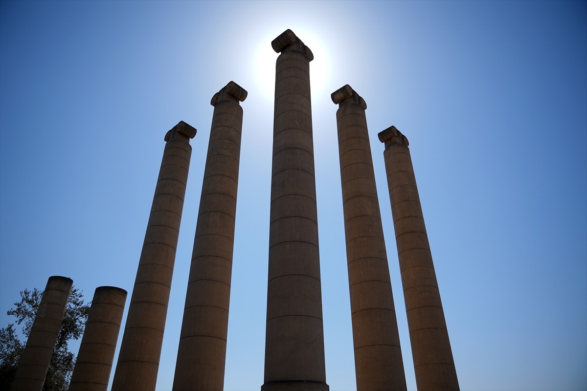 İzmir'in Bayraklı ilçesindeki Smyrna Höyüğü'nde (eski Smyrna) arkeolojik kazılar devam ediyor....