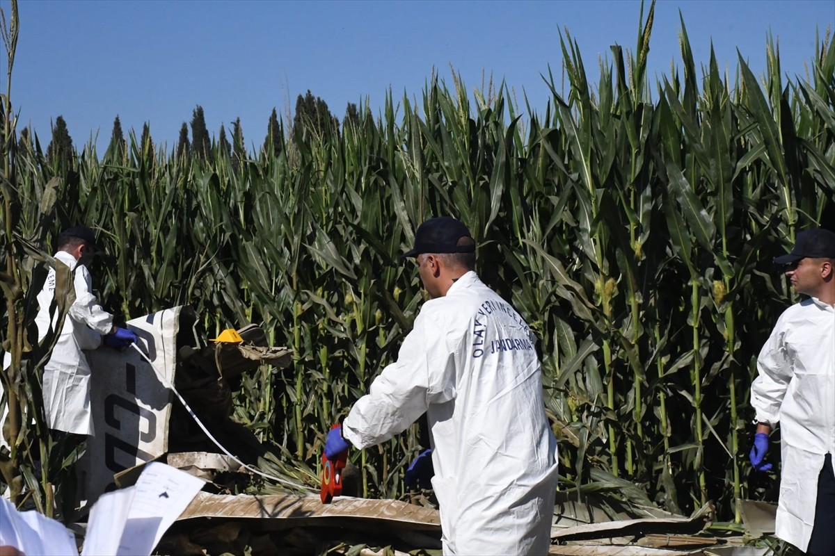 İzmir'in Torbalı ilçesinde düşen eğitim uçağında bulunan pilot yaşamını yitirdi. Jandarma...