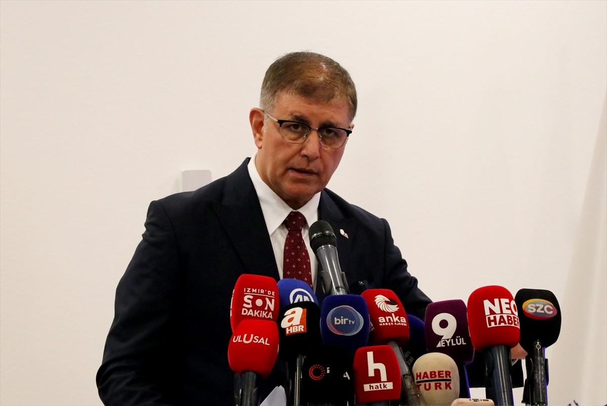 İzmir Büyükşehir Belediye Başkanı Cemil Tugay, kent gündemindeki çöp sorunu ve "Kooperatif" davası...