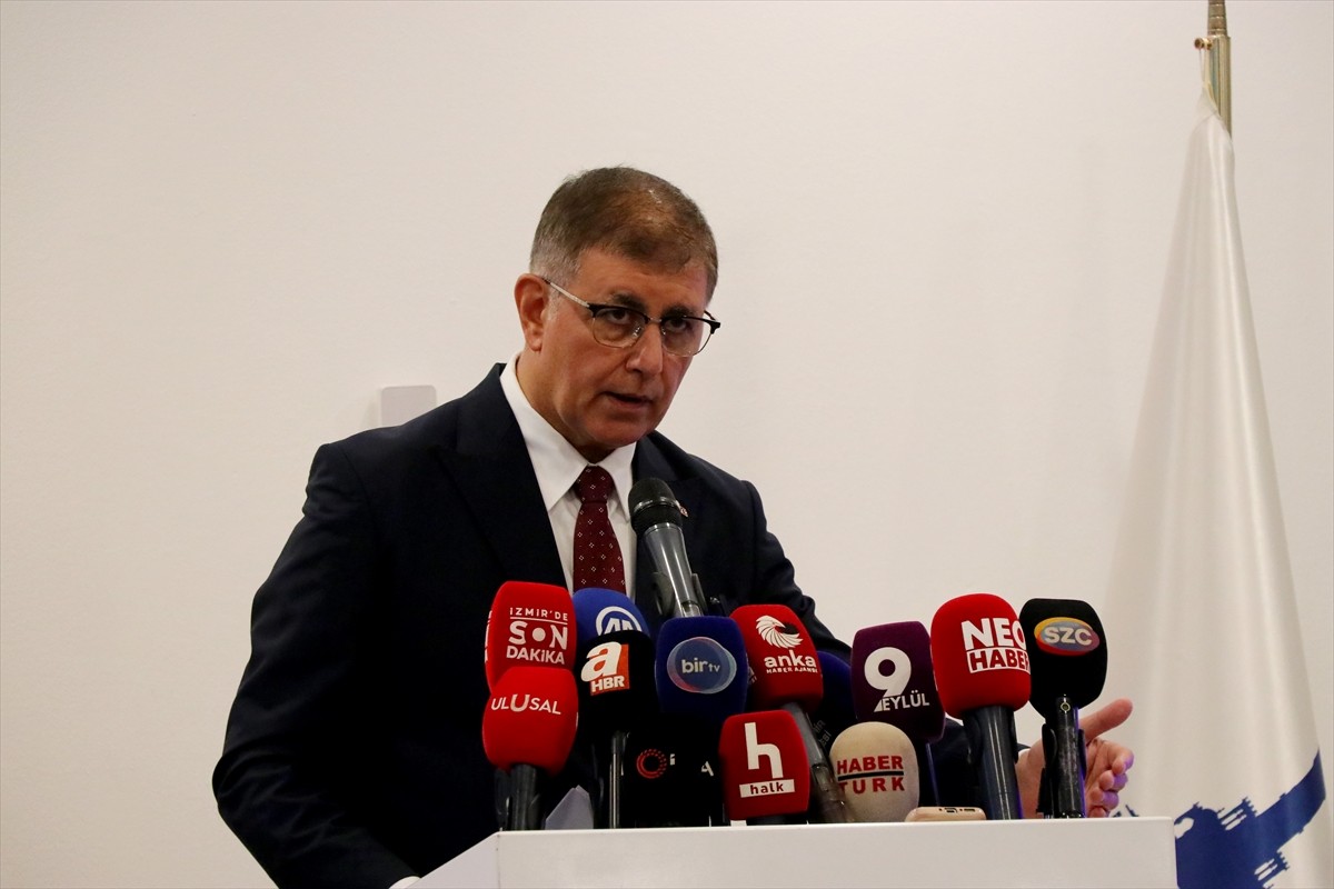 İzmir Büyükşehir Belediye Başkanı Cemil Tugay, kent gündemindeki çöp sorunu ve "Kooperatif" davası...