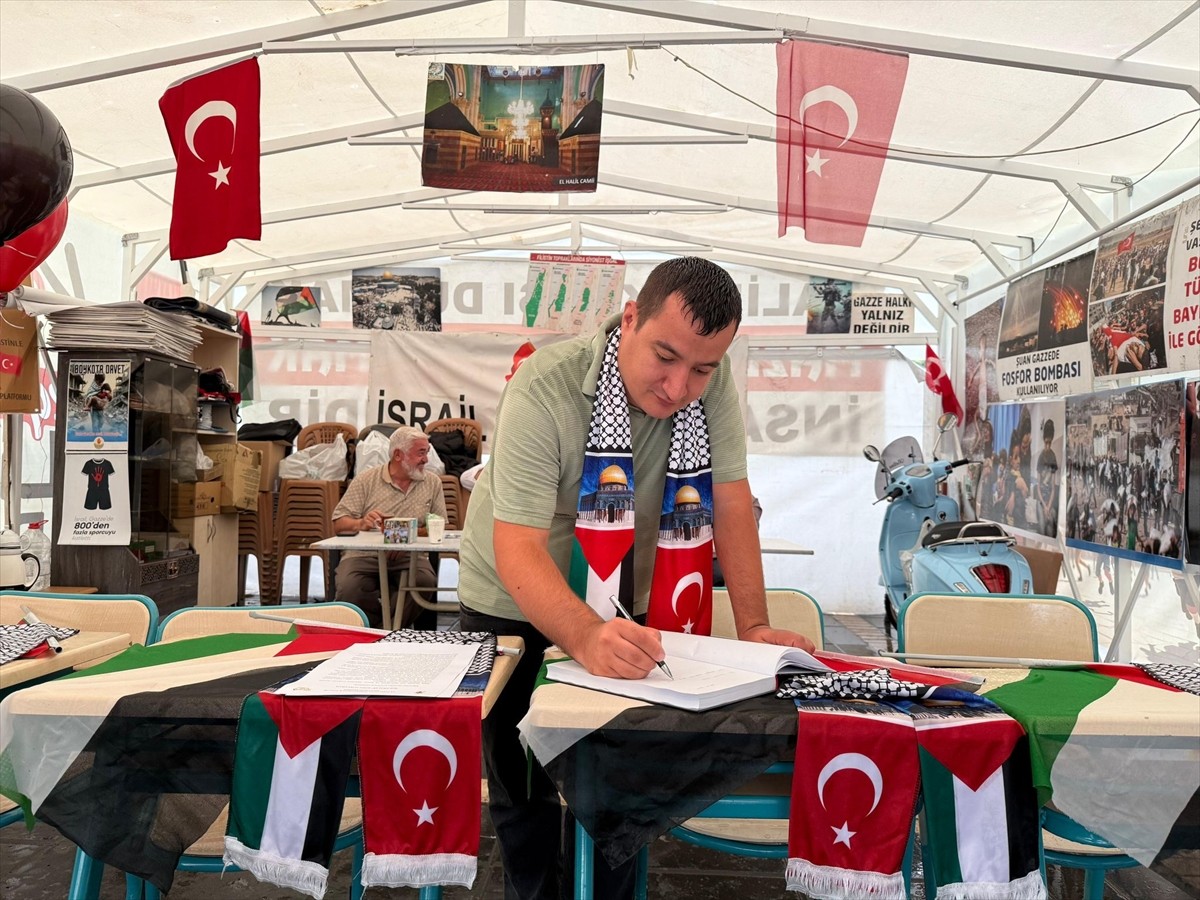 Kayseri'de AK Parti Gençlik Kolları Başkanlığınca yeni eğitim öğretim yılının ilk günü, İsrail...