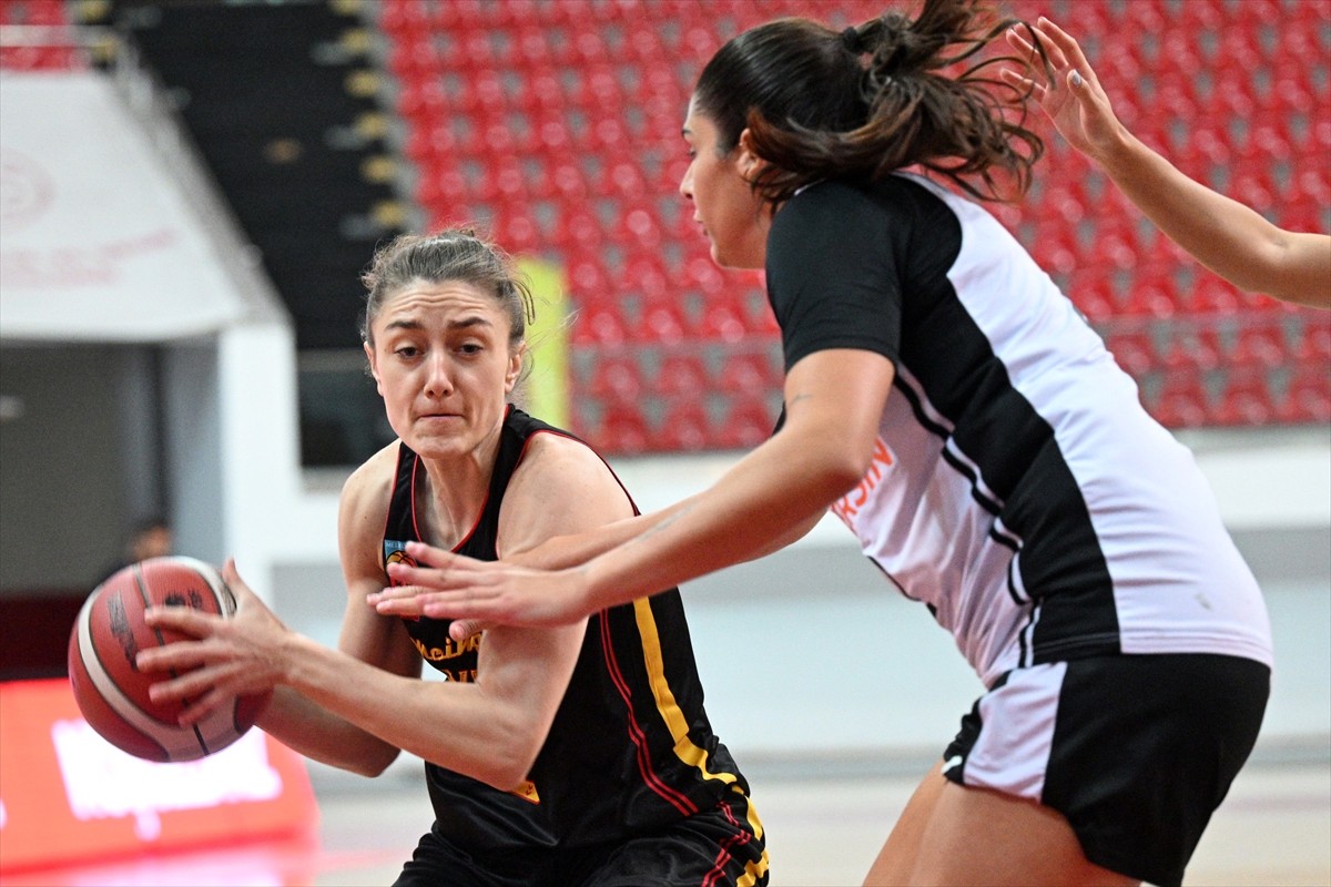 Kayseri'de düzenlenen 19. Erciyes Kupası Kadınlar Basketbol Turnuvası'nda ÇİMSA ÇBK Mersin ile...