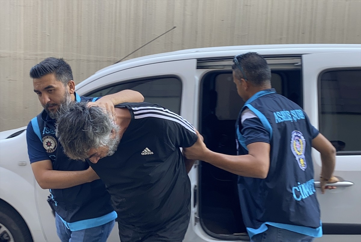 Kayseri'nin Talas ilçesinde tartıştığı apartman görevlisini bıçaklayarak öldürdüğü gerekçesiyle...