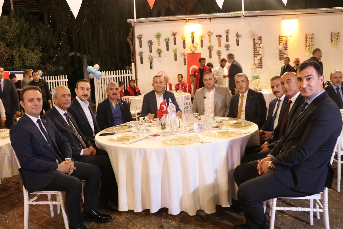 Kilis'te Sultan İkinci Bayezid'in vakfiyesi olarak sürdürülen 529 yıllık gelenekle 32 çocuk sünnet...