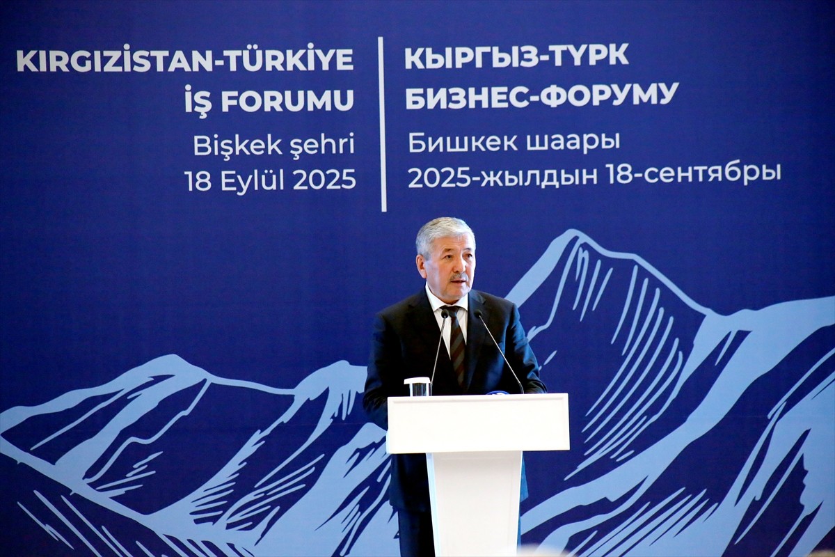 Kırgızistan'ın başkenti Bişkek'teki Cumhurbaşkanlığı Kongre Merkezi'nde Kırgız-Türk İş Forumu...