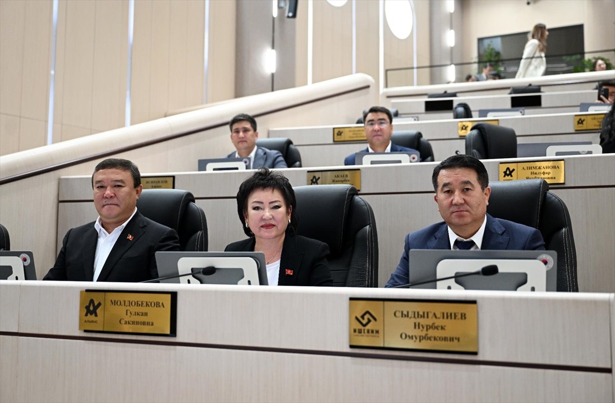 Kırgızistan Meclisi, gelecek yıl yapılacak cumhurbaşkanlığı ve milletvekili seçim tarihlerinin...